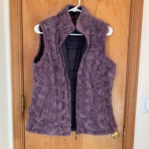 North Face - Women’s Fuzzy Reversible Vest 🌸